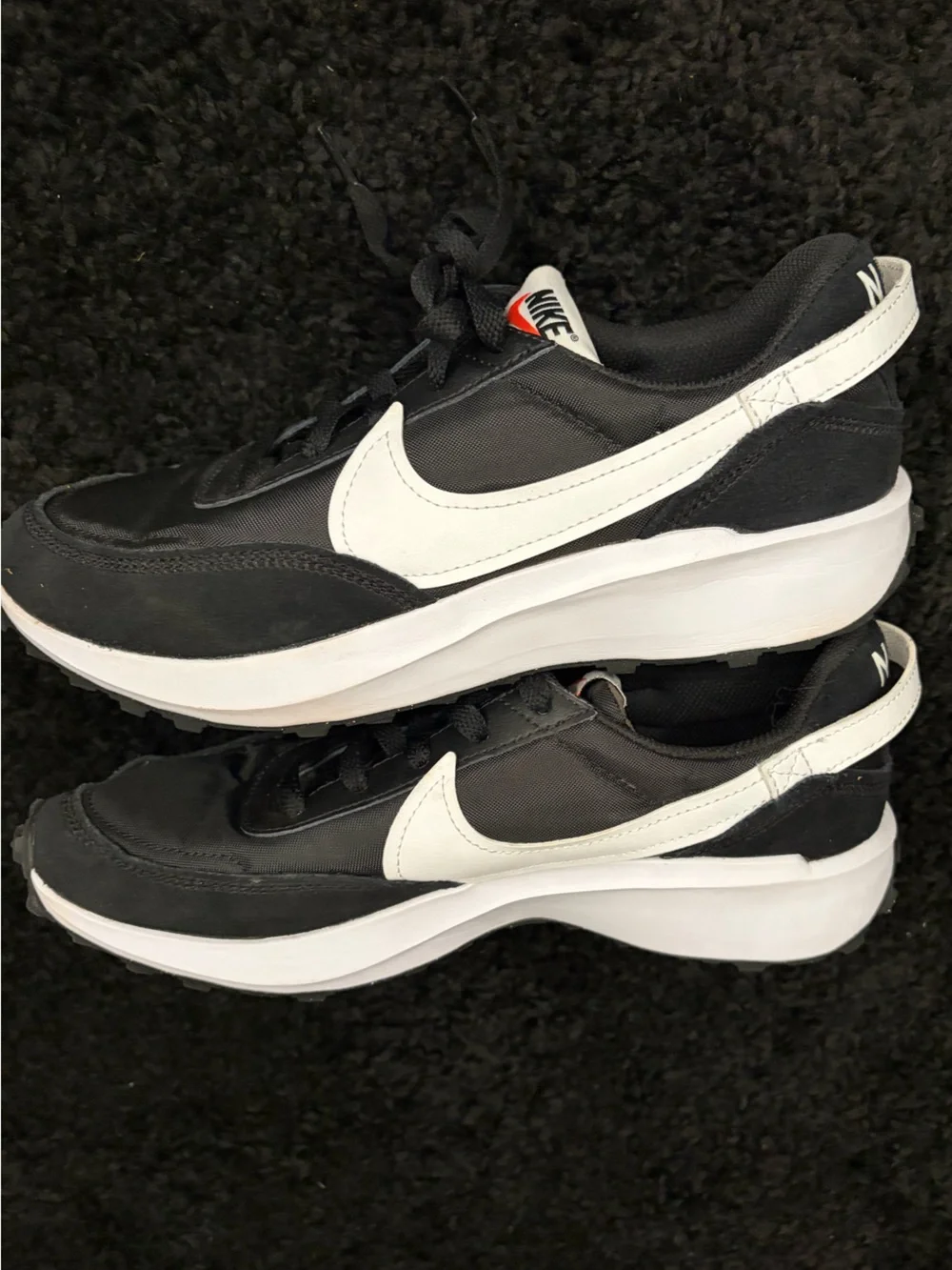 Like NEW - Ladies Nike Size 8